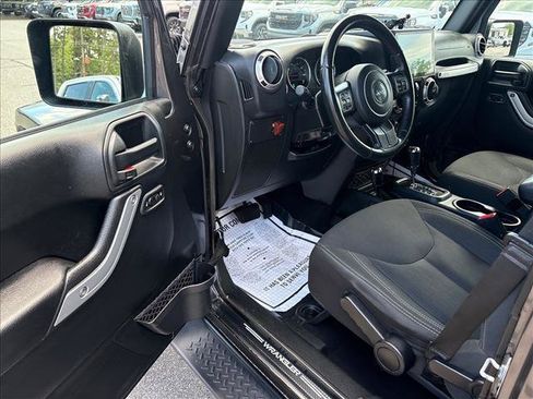 Used 2017 Jeep Wrangler Unlimited Sahara w/ Dual Top Group AWD/4WD image 11