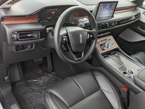 Used 2023 Lincoln Aviator Reserve w/ Equipment Group 201A AWD/4WD image 7