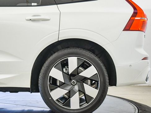 Certified 2025 Volvo XC60 T8 Plus w/ Protection Package Premier image 11
