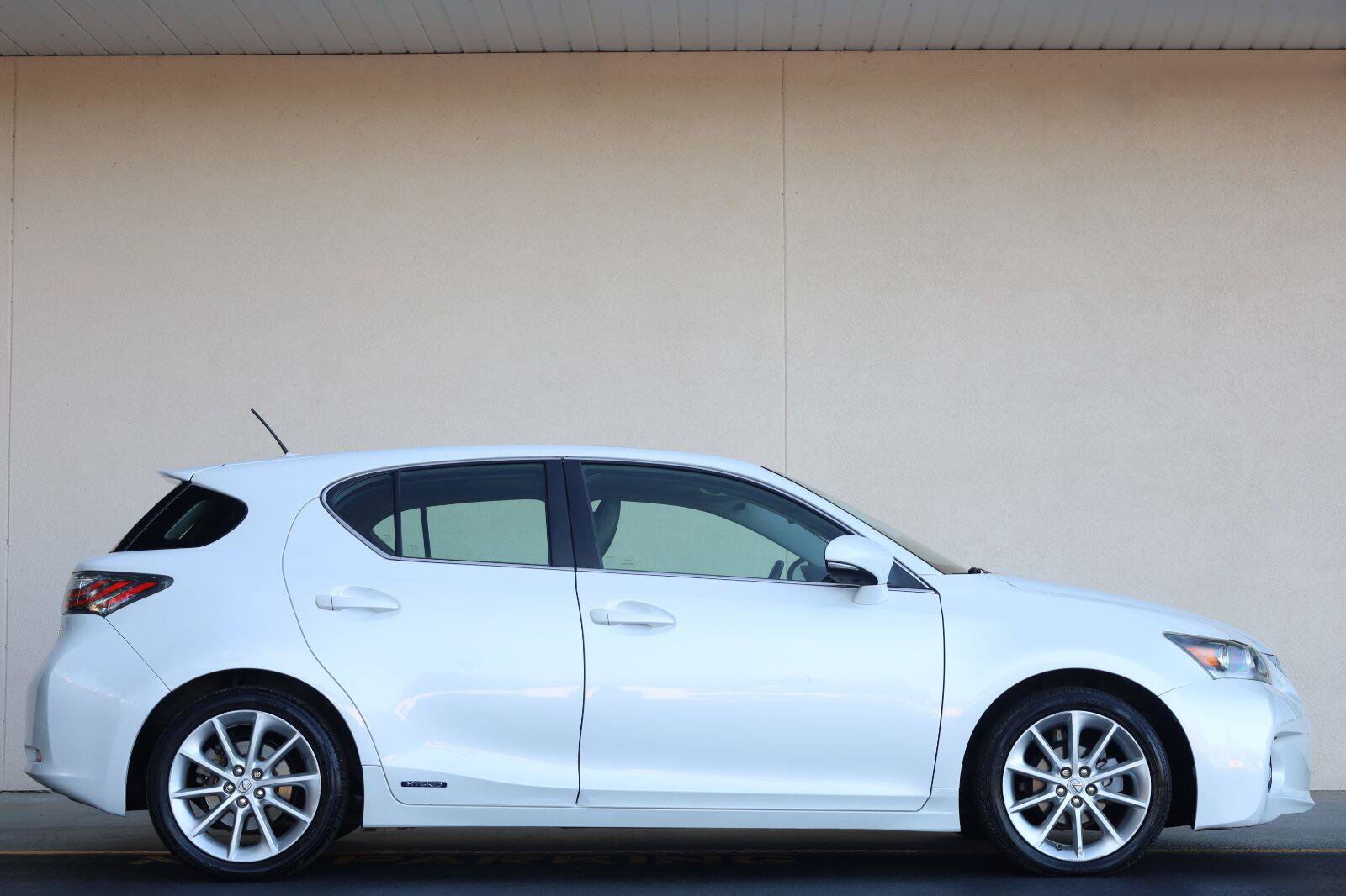 Used 2011 Lexus CT 200h Premium w/ Premium Audio Pkg FWD image 3