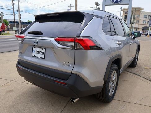 Used 2022 Toyota RAV4 XLE w/ Convenience Package AWD/4WD image 5