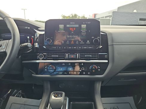 Used 2024 Nissan Pathfinder Platinum w/ Cargo Package image 22