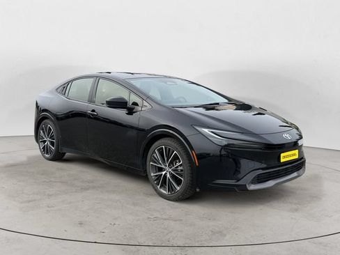 Used 2024 Toyota Prius XLE FWD image 3