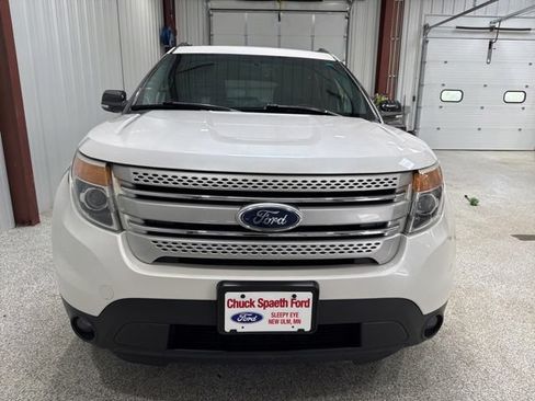 Used 2014 Ford Explorer XLT w/ Equipment Group 202A AWD/4WD image 3