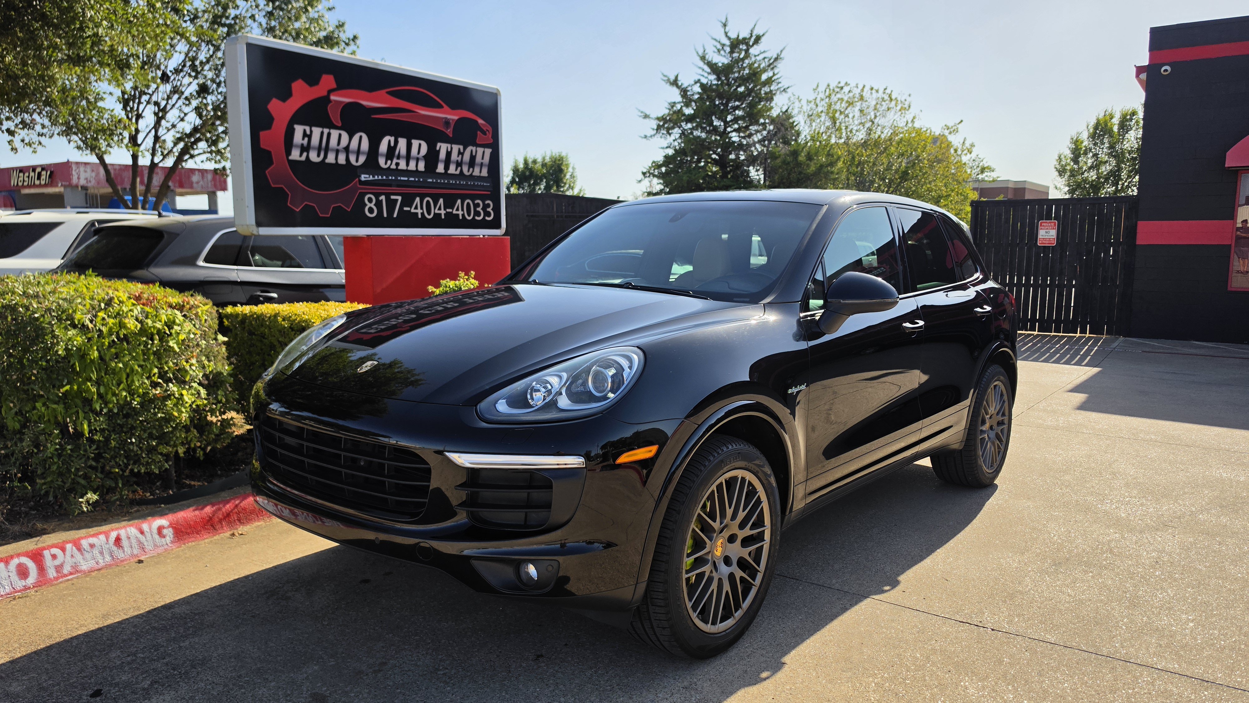 Used 2017 Porsche Cayenne S Platinum w/ Premium Package (PJW) AWD/4WD image 1