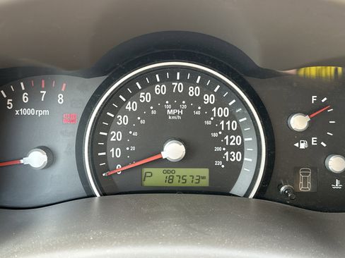 Used 2008 Kia Sedona LX FWD image 23