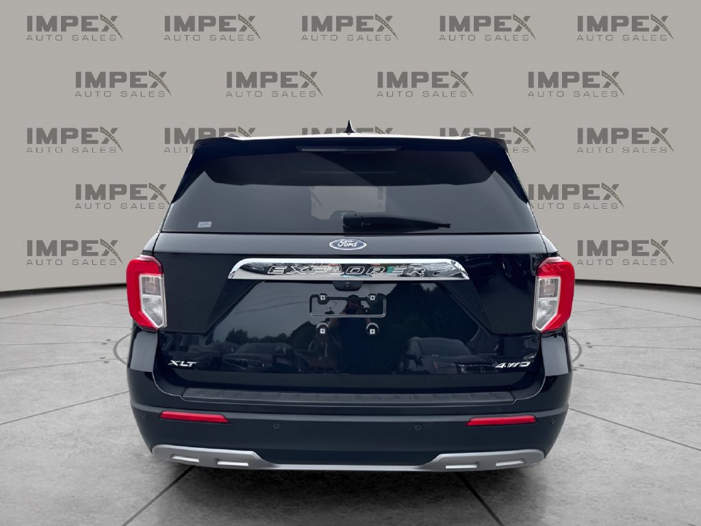 Used 2023 Ford Explorer XLT w/ Equipment Group 202A AWD/4WD image 4