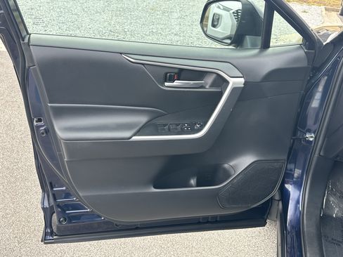 Used 2021 Toyota RAV4 XLE w/ Convenience Package image 13