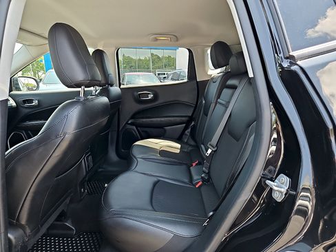 Used 2020 Jeep Compass Latitude w/ Cold Weather Group AWD/4WD image 12