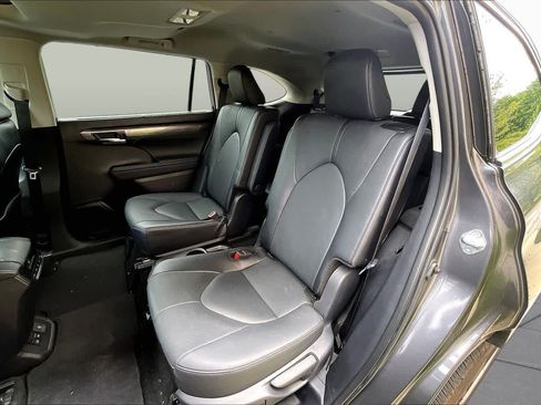 Used 2025 Toyota Highlander Limited AWD/4WD image 21