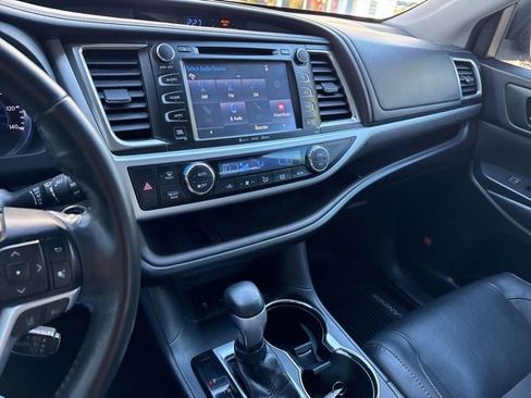 Used 2018 Toyota Highlander Limited image 17