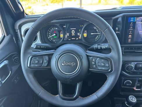 Used 2024 Jeep Wrangler Unlimited AWD/4WD image 25