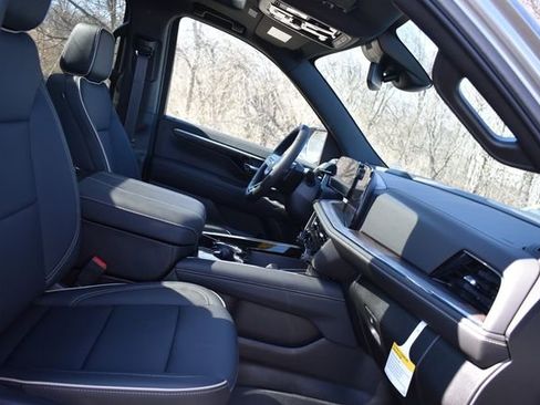 New 2026 Chevrolet Suburban Premier image 16