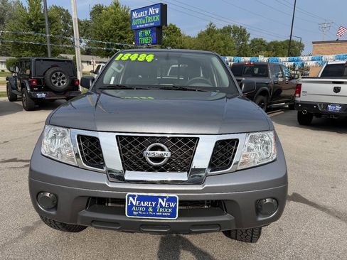 Used 2018 Nissan Frontier SV AWD/4WD image 2