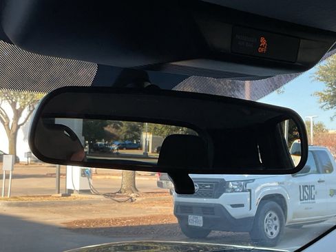 Used 2025 Nissan Kicks SV image 27