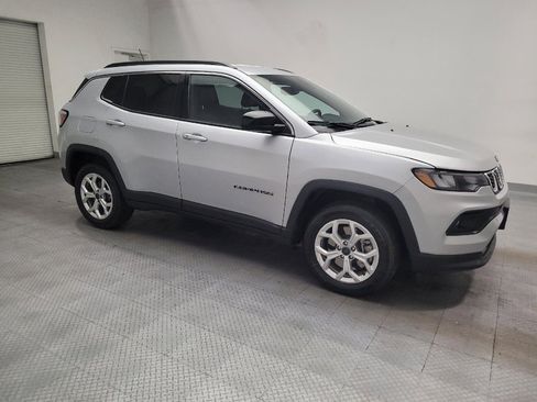 Used 2025 Jeep Compass Latitude AWD/4WD image 11