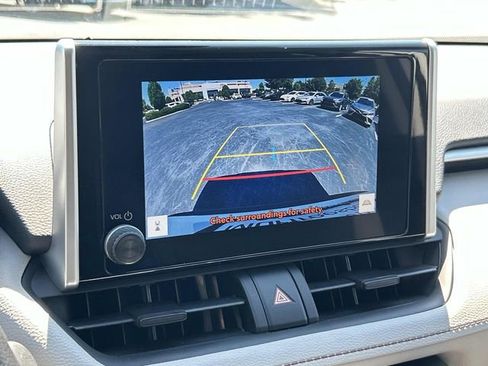 Used 2025 Toyota RAV4 XLE FWD image 26