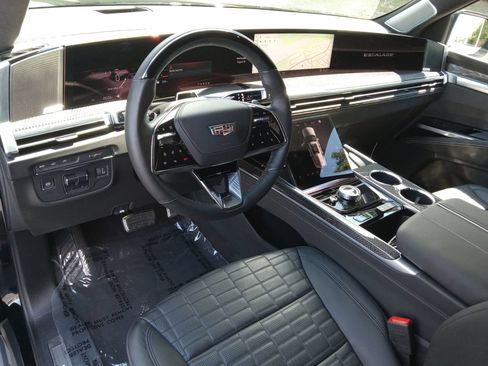 Used 2025 Cadillac Escalade V AWD/4WD image 12