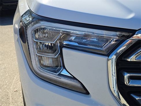 Used 2024 GMC Terrain SLT image 7