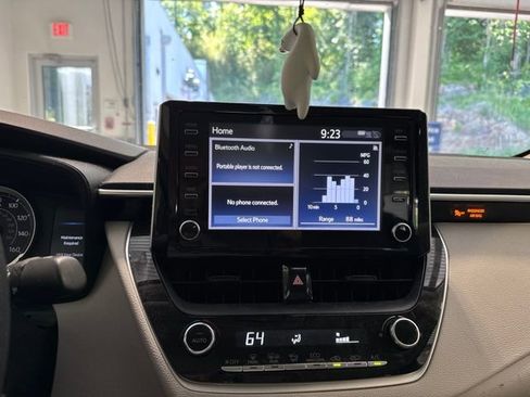 Used 2020 Toyota Corolla LE FWD image 5
