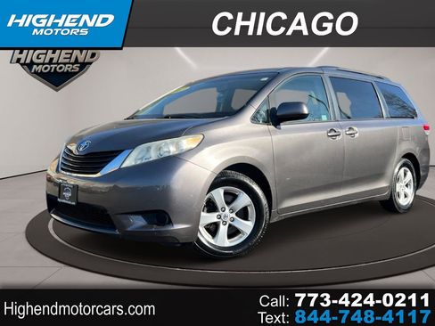 Used 2013 Toyota Sienna LE image 1