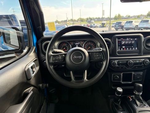 Used 2023 Jeep Gladiator Sport image 13