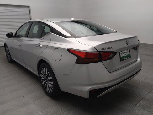 Used 2024 Nissan Altima 2.5 SV FWD image 5