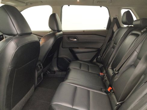 Used 2023 Nissan Rogue SV w/ SV Premium Package FWD image 18