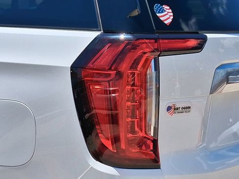 Used 2023 GMC Yukon Denali RWD image 9