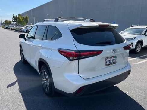 Used 2021 Toyota Highlander XLE FWD image 5