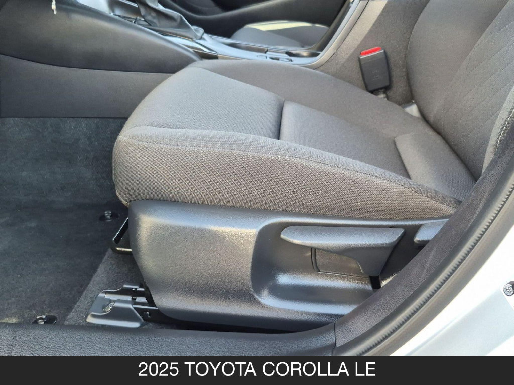Used 2025 Toyota Corolla LE FWD image 15