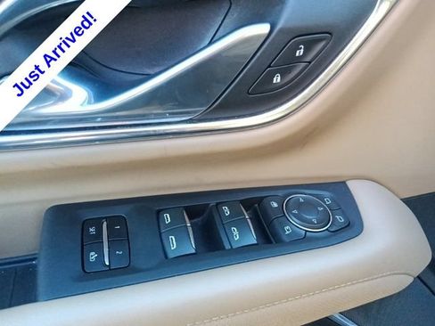 Used 2024 Chevrolet Suburban Premier RWD image 12
