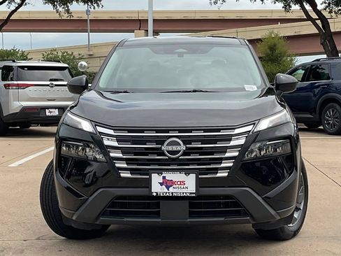 Used 2025 Nissan Rogue SV FWD image 2