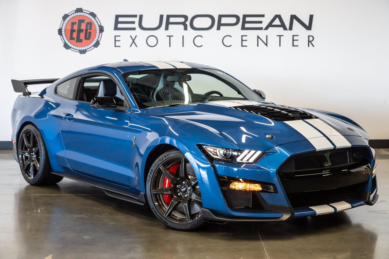 Used 2020 Ford Mustang Shelby GT500 w/ Carbon Fiber Track Pack RWD image 1