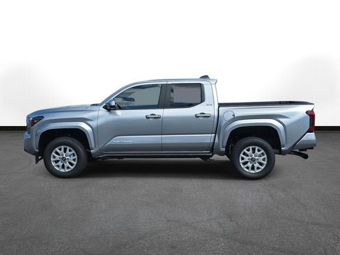 Used 2025 Toyota Tacoma SR5 image 9