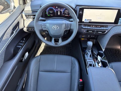 Used 2026 Toyota Camry XLE image 16