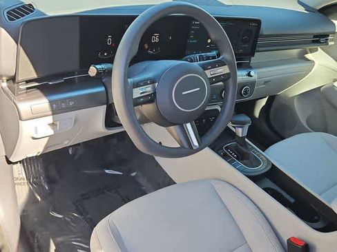 Certified 2025 Hyundai Kona SE image 10