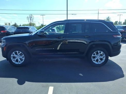 Used 2023 Jeep Grand Cherokee Limited AWD/4WD image 4