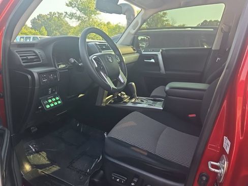 Used 2022 Toyota 4Runner SR5 AWD/4WD image 3