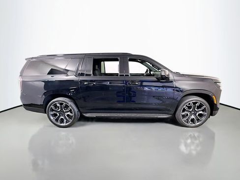 New 2026 Chevrolet Suburban RST w/ RST Capability Package AWD/4WD image 5
