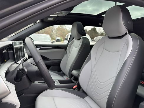 New 2026 Volkswagen Tiguan SE R-Line FWD image 12