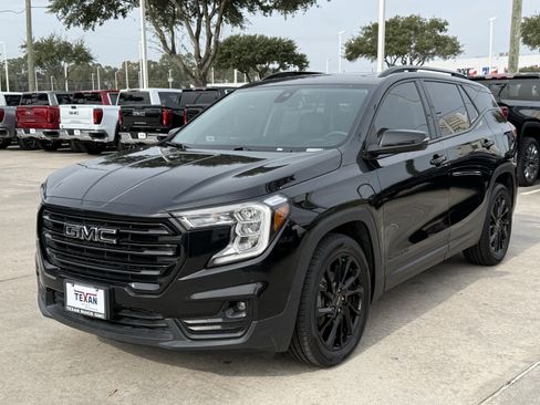 Used 2023 GMC Terrain SLT w/ Elevation Edition image 9