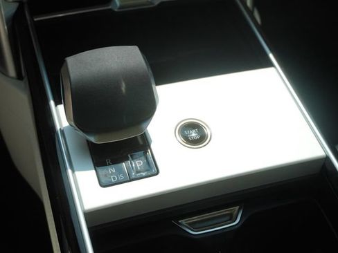 Used 2025 Land Rover Range Rover SE AWD/4WD image 25