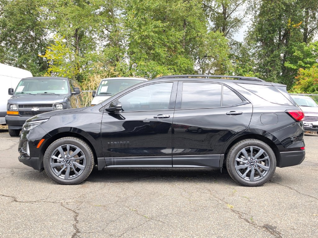Used 2022 Chevrolet Equinox RS w/ RS Leather Package AWD/4WD image 3