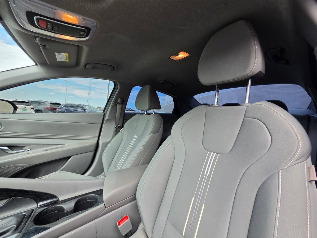 Used 2023 Hyundai Elantra SEL w/ Convenience Package FWD image 15