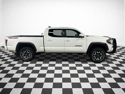 Used 2023 Toyota Tacoma TRD Off-Road w/ TRD Premium Off Road Package AWD/4WD image 2
