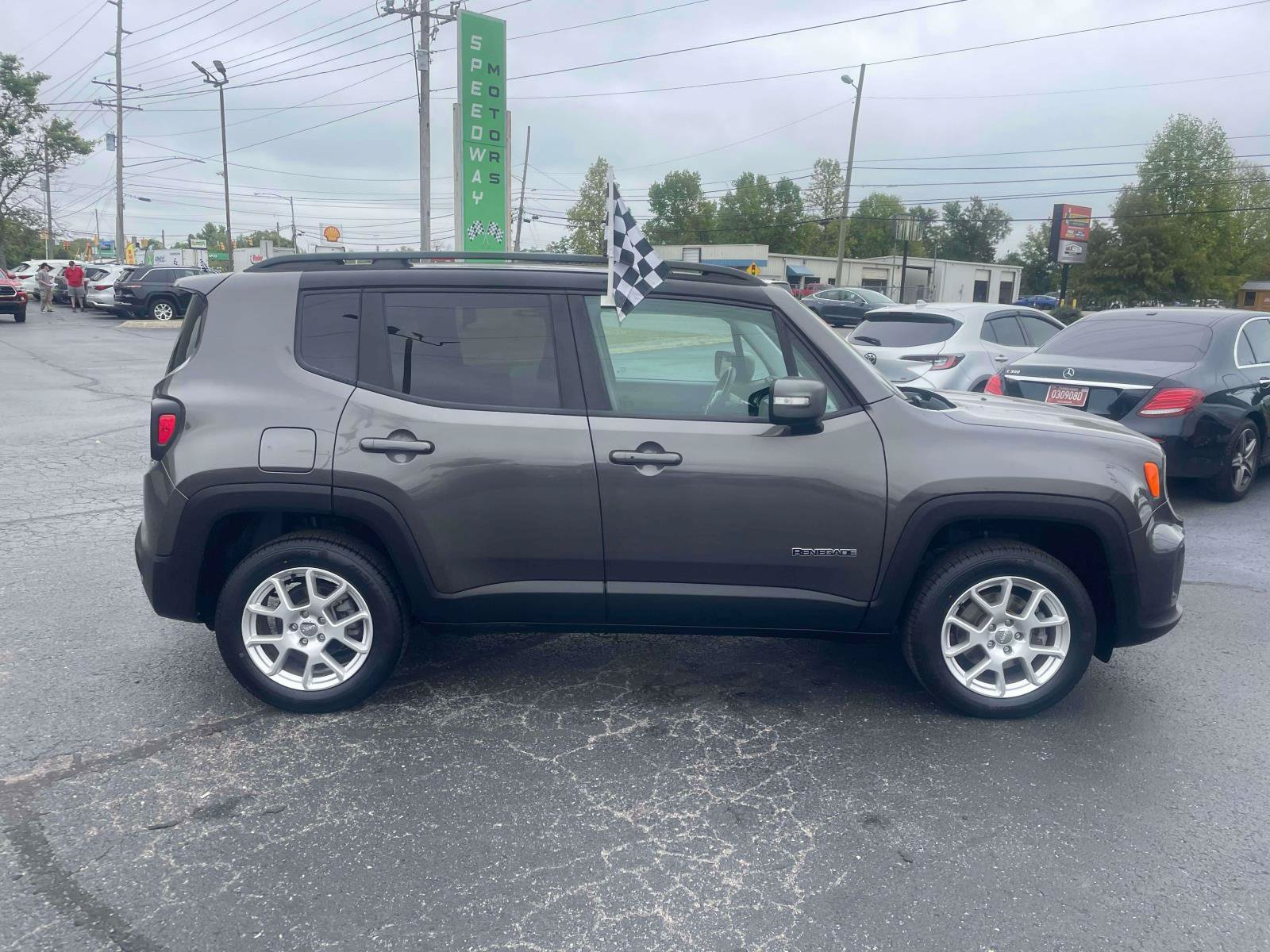 Used 2021 Jeep Renegade Limited AWD/4WD image 10