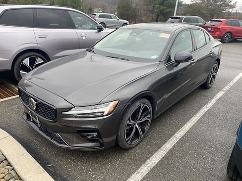 Used 2025 Volvo S60 B5 Core image 5