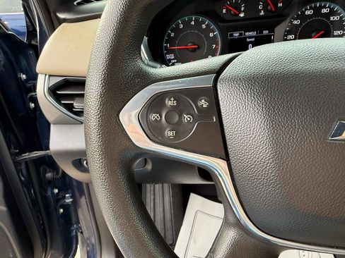 Used 2022 Chevrolet Traverse LS image 17