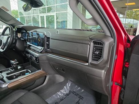 Used 2023 Chevrolet Silverado 1500 LT w/ Z71 Off-Road Package AWD/4WD image 10